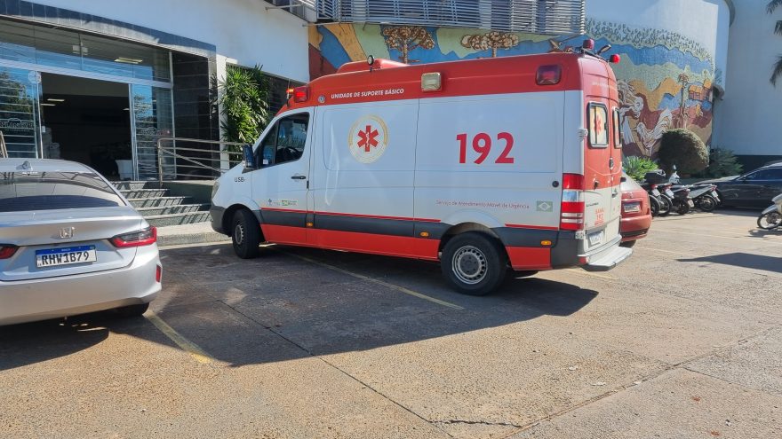 Jovem desmaia ao cortar dedo e ver quantidade de sangue; Samu é acionado
