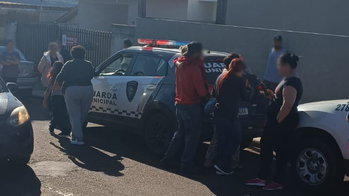 "Saí escondida para comprar uma bicicleta": menina autista de 8 anos emociona ao ser resgatada