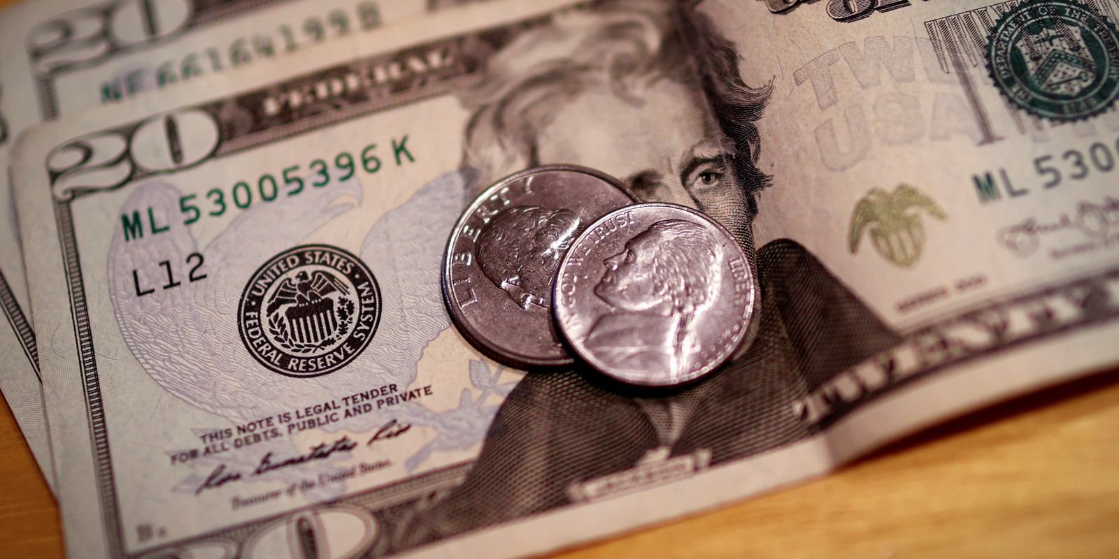 Dólar cai para R$ 5,53 após queda da inflação nos EUA