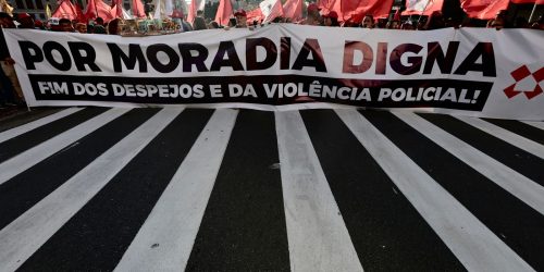 Ato protesta contra remoções e pelo direito à moradia em São Paulo Imagem referente a Ato protesta contra remoções e pelo direito à moradia em São Paulo