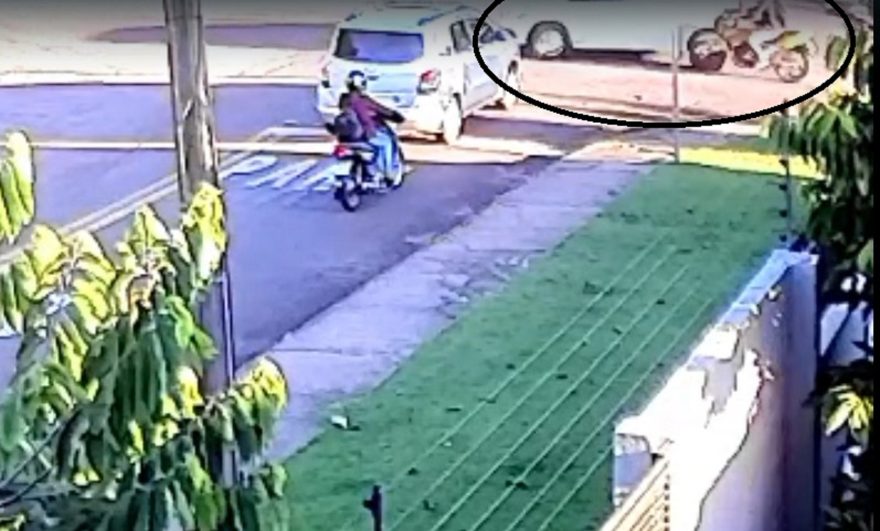 Câmera registra acidente que deixou motociclista ferido no Alto Alegre