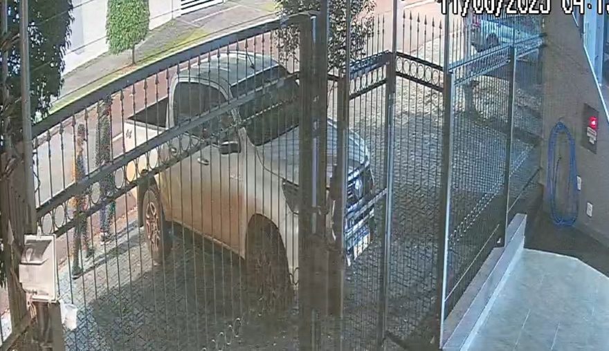 Câmera registra furto de caminhonete no Alto Alegre