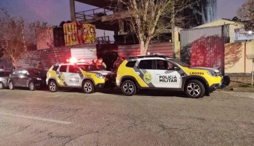 Bandido “audacioso” leva tiro ao tentar tomar arma de policial durante fuga