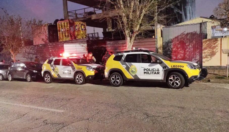 Bandido “audacioso” leva tiro ao tentar tomar arma de policial durante fuga