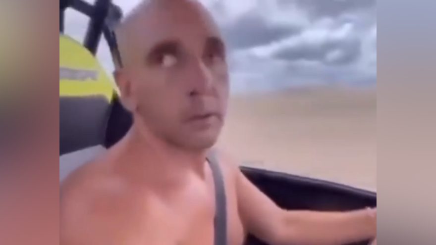 Homem realiza sonho de amigo cego ao deixá-lo dirigir “sem limites”