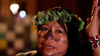 Mercado de carbono ameaça vida indígena, diz Alessandra Munduruku