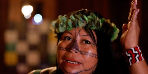 Mercado de carbono ameaça vida indígena, diz Alessandra Munduruku Imagem referente a Mercado de carbono ameaça vida indígena, diz Alessandra Munduruku