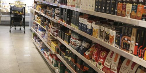 Comércio tem queda de 0,4% em abril, depois de três altas Imagem referente a Comércio tem queda de 0,4% em abril, depois de três altas