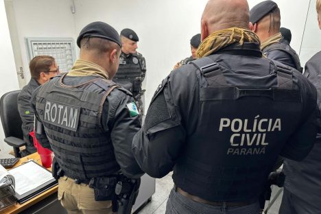PCPR e PMPR prendem suspeitos de tiroteio entre criminosos em Curitiba Imagem referente a PCPR e PMPR prendem suspeitos de tiroteio entre criminosos em Curitiba