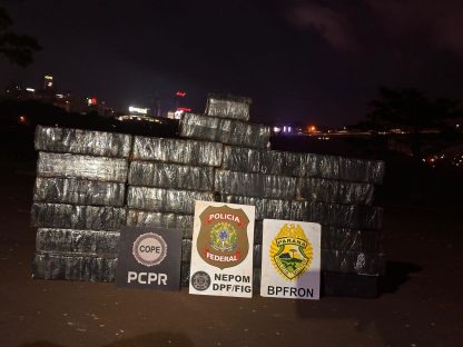 Ação entre PMPR, PCPR e PF apreende meia tonelada de maconha em Foz do Iguaçu Imagem referente a Ação entre PMPR, PCPR e PF apreende meia tonelada de maconha em Foz do Iguaçu