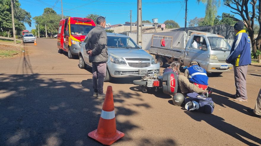 Mulher fica ferida após colisão com carro no Bairro Floresta