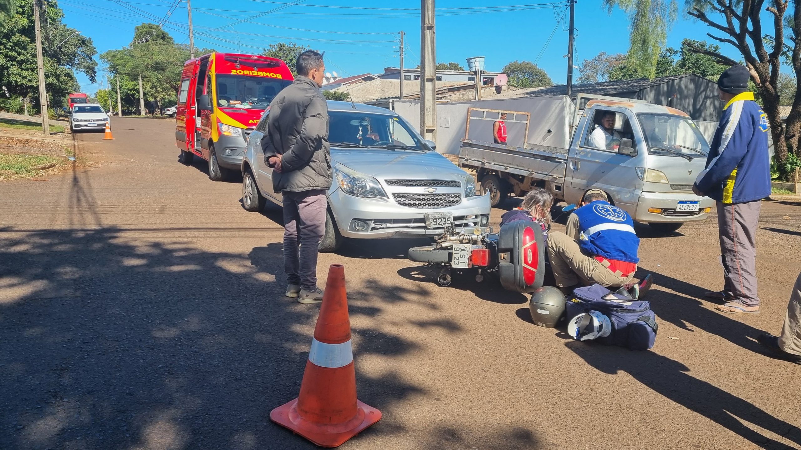 Mulher fica ferida após colisão com carro no Bairro Floresta Mulher fica ferida após colisão com carro no Bairro Floresta