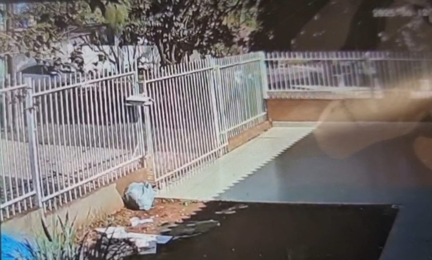 Câmera flagra colisão entre carro e moto no Bairro Floresta