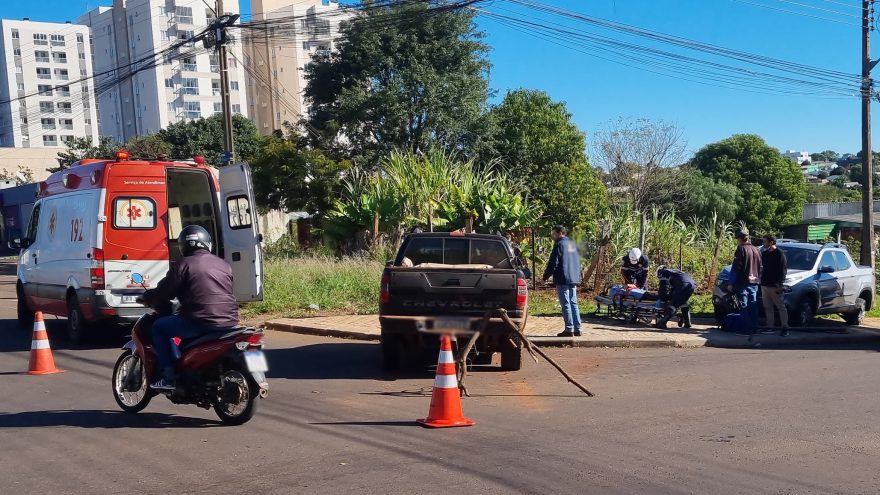 Mulher fica ferida após acidente entre Toro e S10 no Santa Cruz