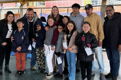 Estado entrega mais 636 óculos do programa Bons Olhos para alunos de escolas públicas Imagem referente a Estado entrega mais 636 óculos do programa Bons Olhos para alunos de escolas públicas