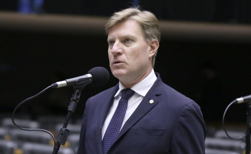 Deputado Padovani cobra ação urgente do governo federal em defesa de agricultores e empresas em crise