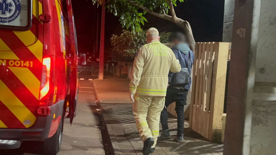 Homem é agredido na cabeça e socorrido pelo Siate na Rua Leonardo da Vinci
