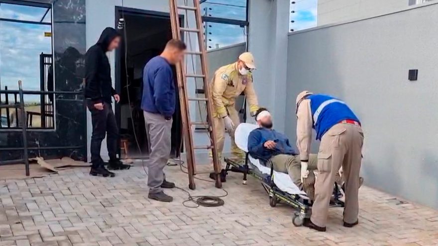 Homem é socorrido após cair de andaime no bairro Esmeralda