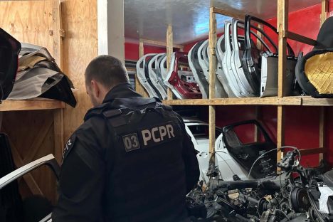 PCPR apreende dezenas de peças veiculares em galpão de desmanche em Curitiba Imagem referente a PCPR apreende dezenas de peças veiculares em galpão de desmanche em Curitiba