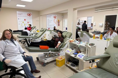 Campanha do Estado une prefeitura de Curitiba e times de futebol para doações de sangue Imagem referente a Campanha do Estado une prefeitura de Curitiba e times de futebol para doações de sangue