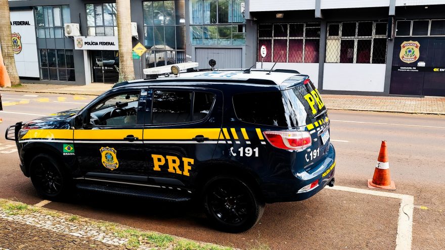 Homem é encaminhado à PF após ser flagrado com carga de celulares oriunda de descaminho