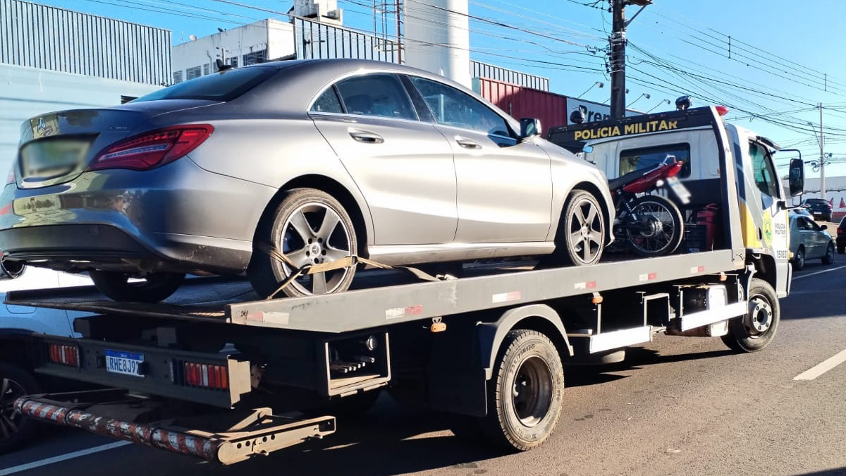 Operação do GOTran apreende Mercedes-Benz com R$ 30 mil em débitos na região Sul de Cascavel