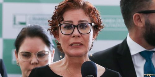 Moraes nega recurso de Carla Zambelli contra execução da condenação Imagem referente a Moraes nega recurso de Carla Zambelli contra execução da condenação