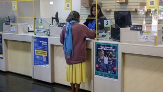 Mais de 488 mil aposentados já foram aos Correios contestar descontos