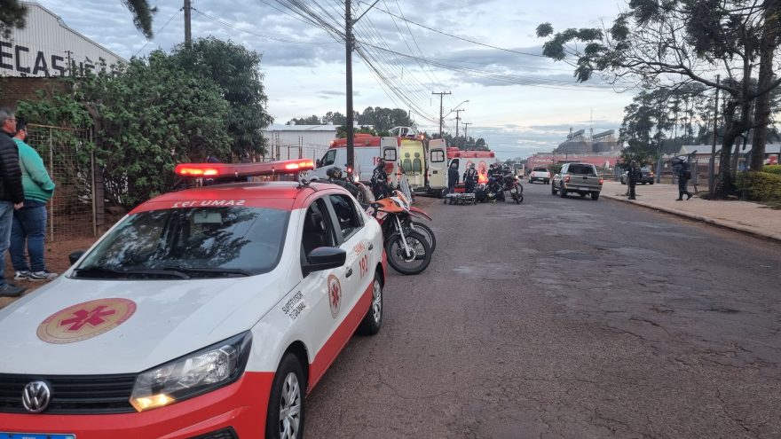 Motociclista fica ferido em colisão com BMW na Rua do Cowboy