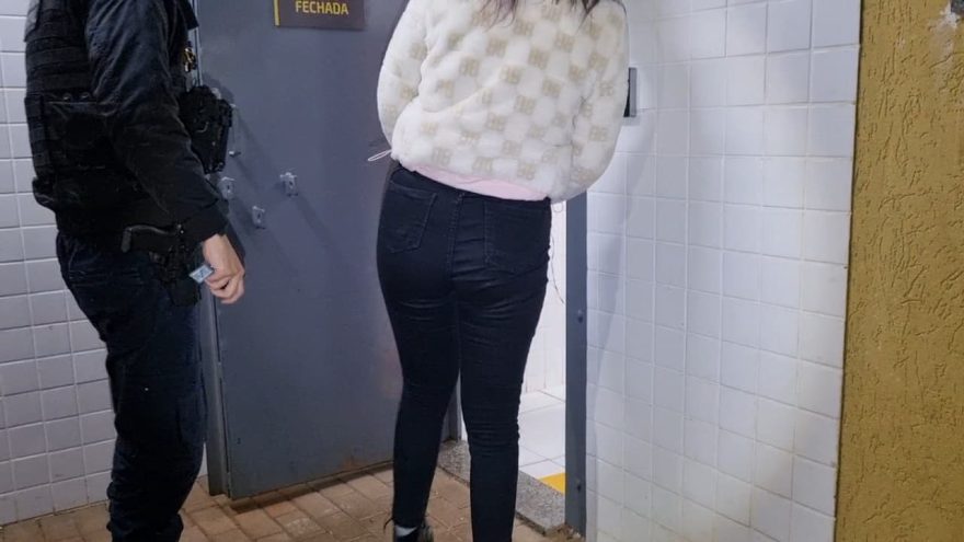 Jovem de 23 anos foragida da justiça é presa pela GM durante operação no Santa Felicidade