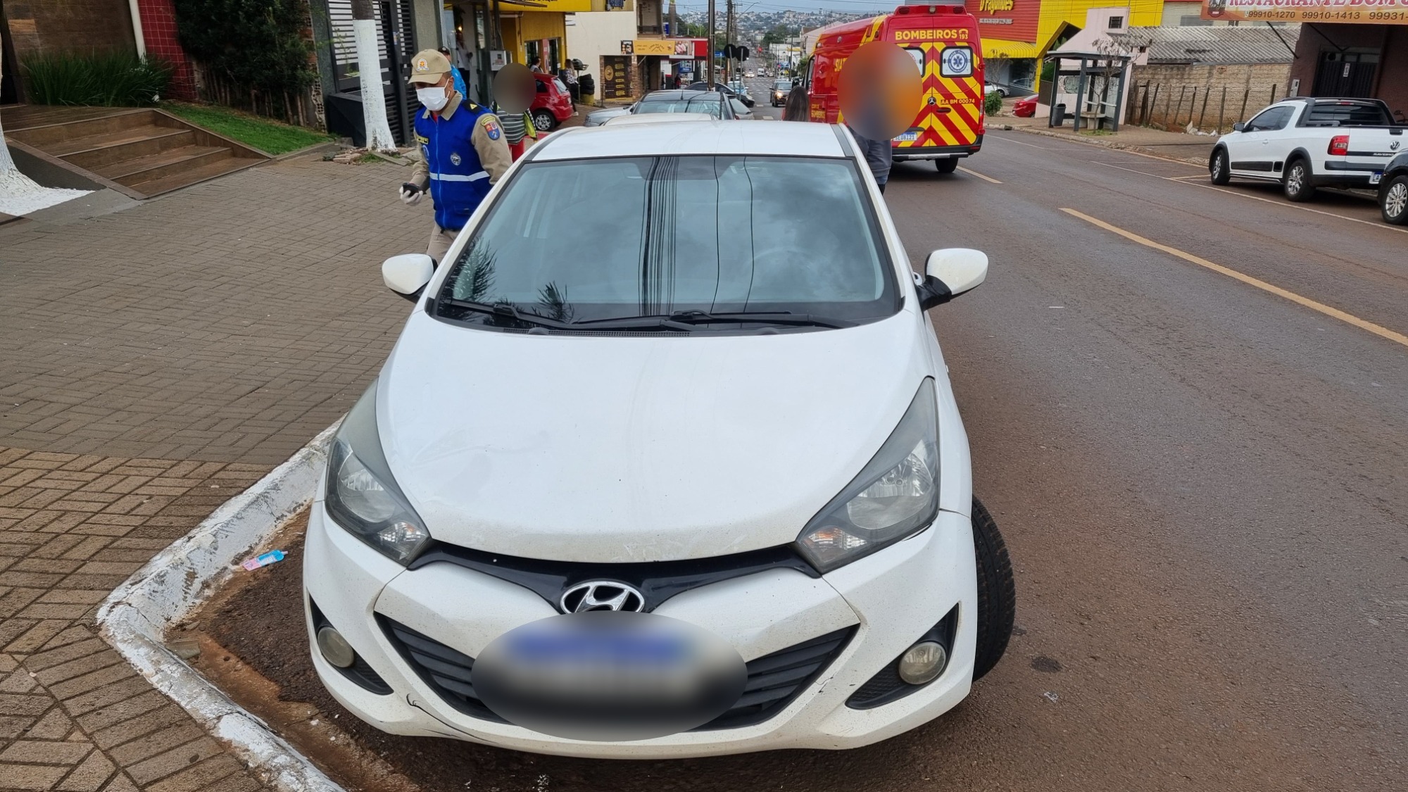 Vítima de atropelamento é socorrida pelo Siate na Rua Itália