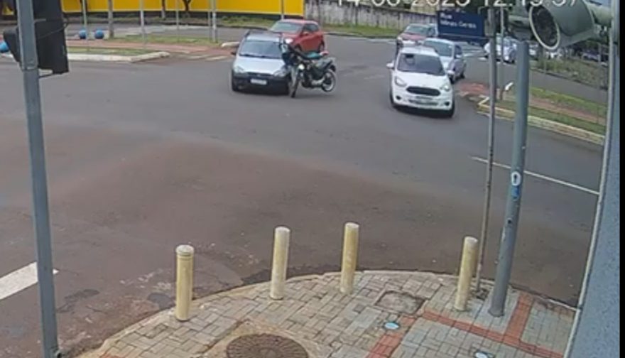 Câmeras registram acidente que deixou mulher ferida