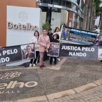 Imagem referente a Familiares fazem manifestação no local do acidente que vitimou Fernando Lorenzo