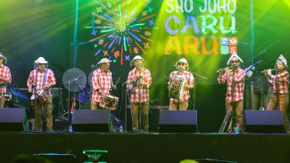 Forró embala São João de Caruaru, 