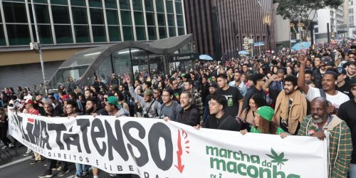 SP: Marcha da Maconha reúne público a favor da legalização da cannabis Imagem referente a SP: Marcha da Maconha reúne público a favor da legalização da cannabis