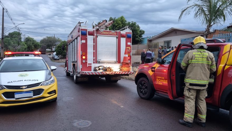Bombeiros e Polícia Militar são mobilizados após incêndio em residência no Santa Cruz