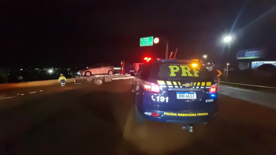 Pai, mãe e filha se envolvem em acidente de trânsito no Trevo Cataratas