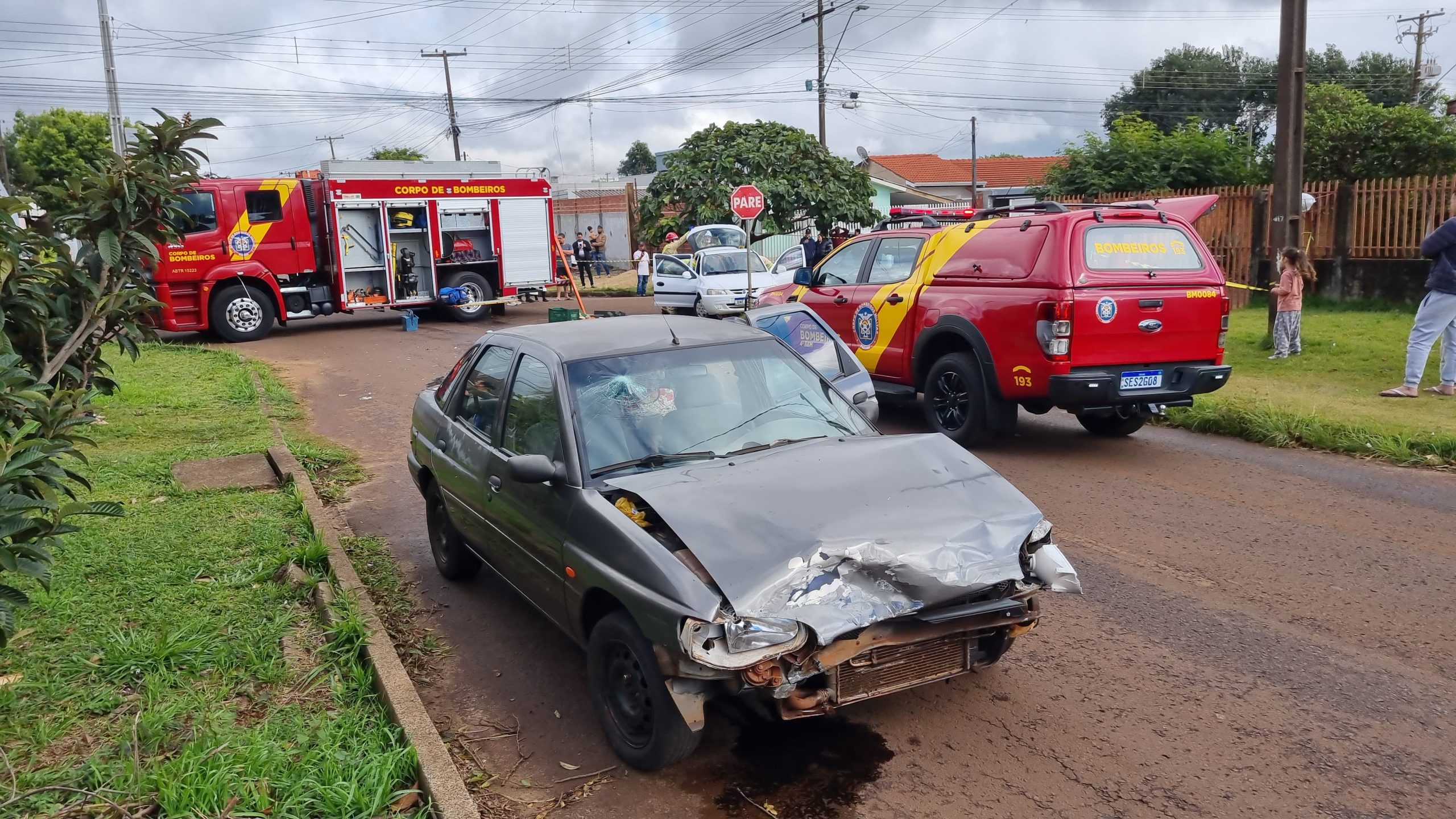 Grave acidente mobiliza Bombeiros e interdita cruzamento no Cascavel Velho