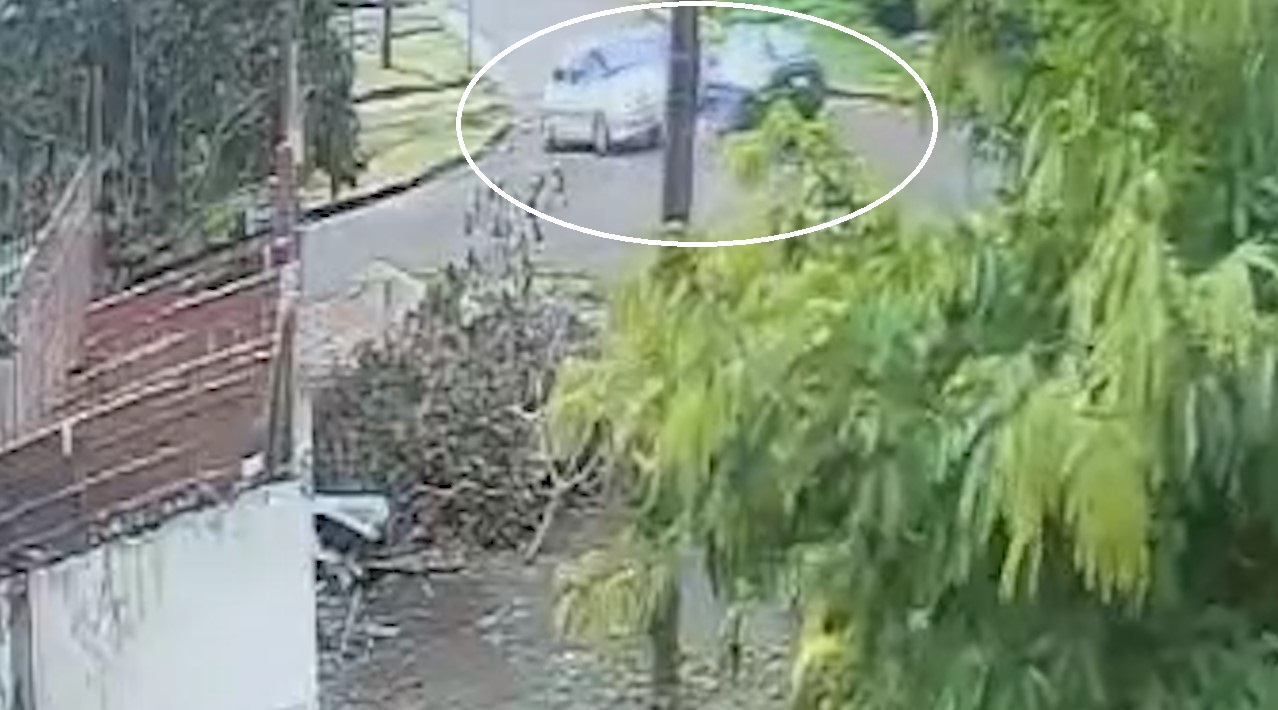 Câmera de segurança flagra momento exato de grave acidente no Cascavel Velho