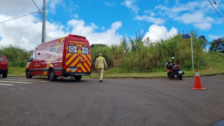 Ambulância do Siate se envolve em acidente enquanto se deslocava para ocorrência no Cascavel Velho