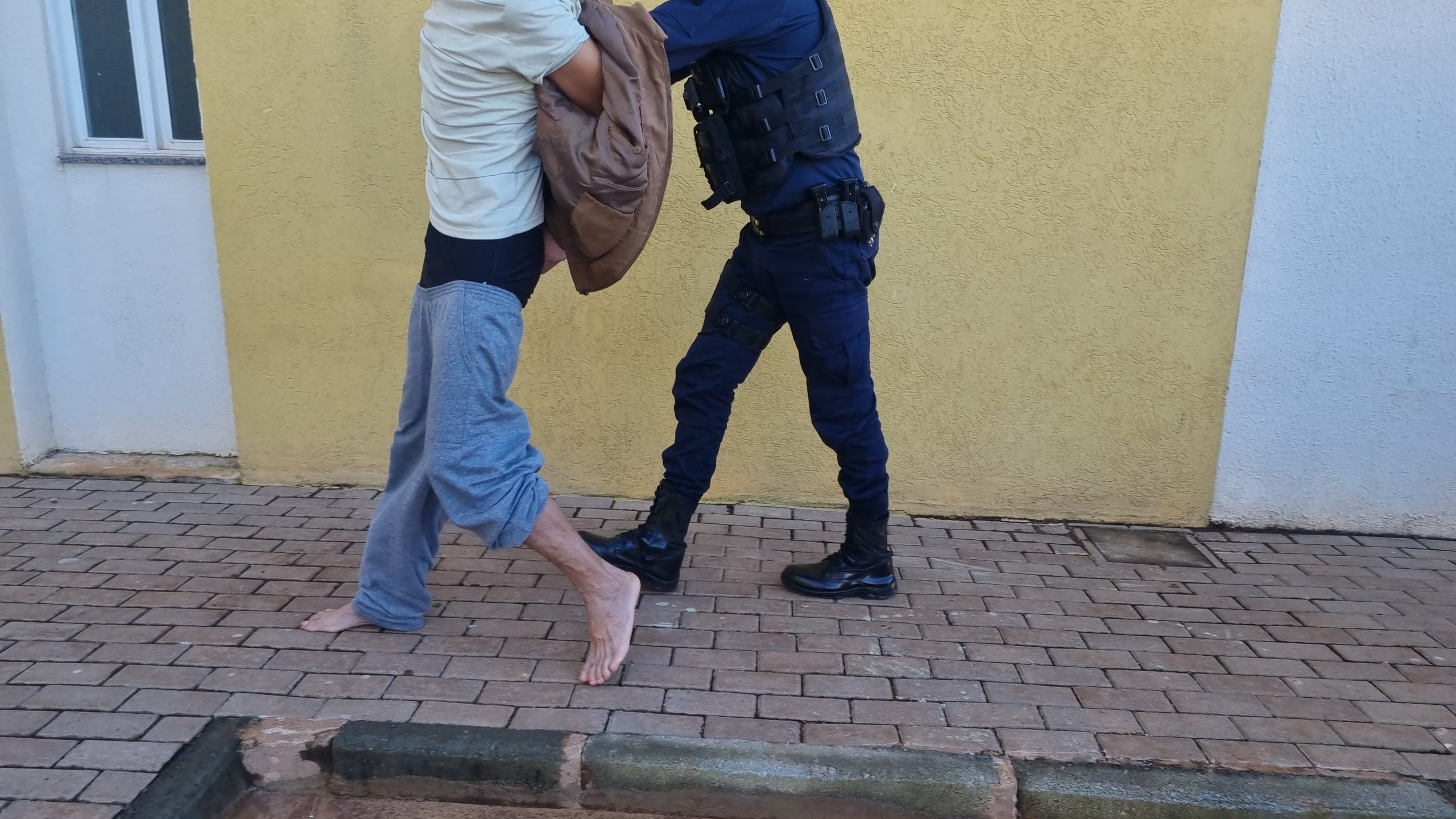 GM prende homem suspeito de bater no filho de 13 anos e ameaçar a enteada no Guarujá