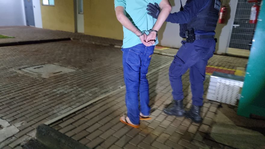 No distrito de São Salvador, GM detém homem que ameaçou companheira