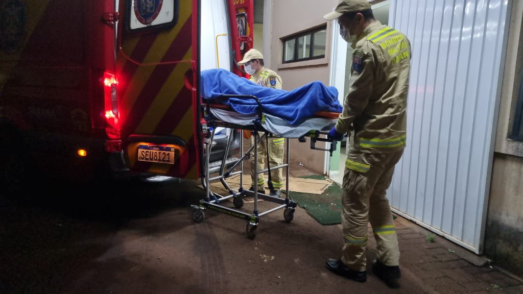 Mulher de 59 anos é socorrida após sofrer acidente em casa no Periolo
