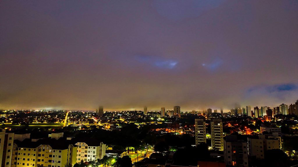 Cascavel na Névoa: Outono segue trollando com vento e nuvens Cascavel na Névoa: Outono segue trollando com vento e nuvens
