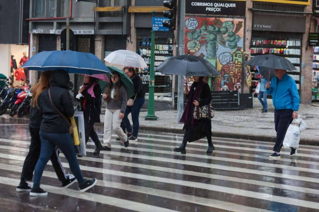 27 estações do Simepar atingiram em apenas 15 dias a média de chuvas para junho