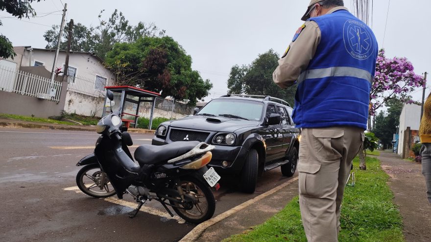 Mulher fica ferida em acidente com moto no Bairro Periolo