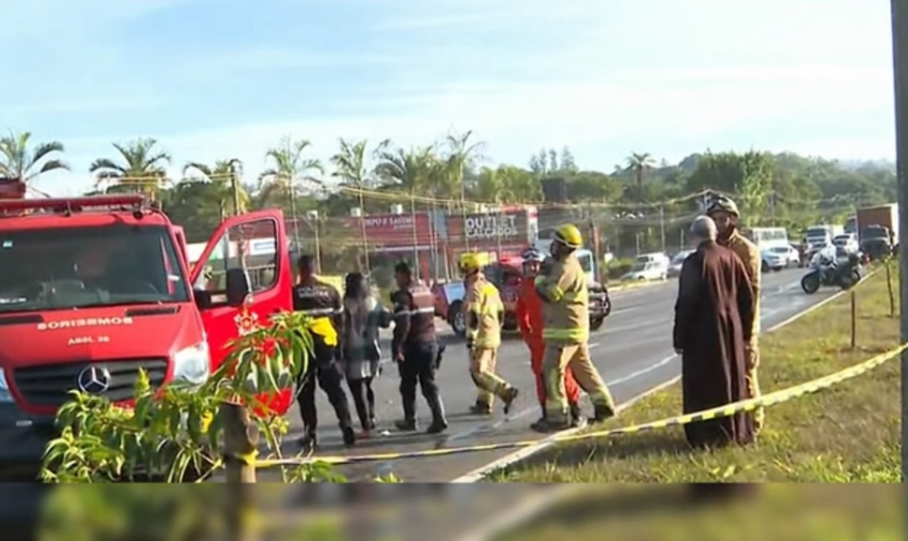 Filha reconhece pai morto em acidente de trânsito e chama padre para fazer a extrema-unção