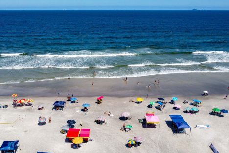 Joia do Paraná: Pontal do Sul aparece entre as 200 melhores praias de ranking internacional Imagem referente a Joia do Paraná: Pontal do Sul aparece entre as 200 melhores praias de ranking internacional
