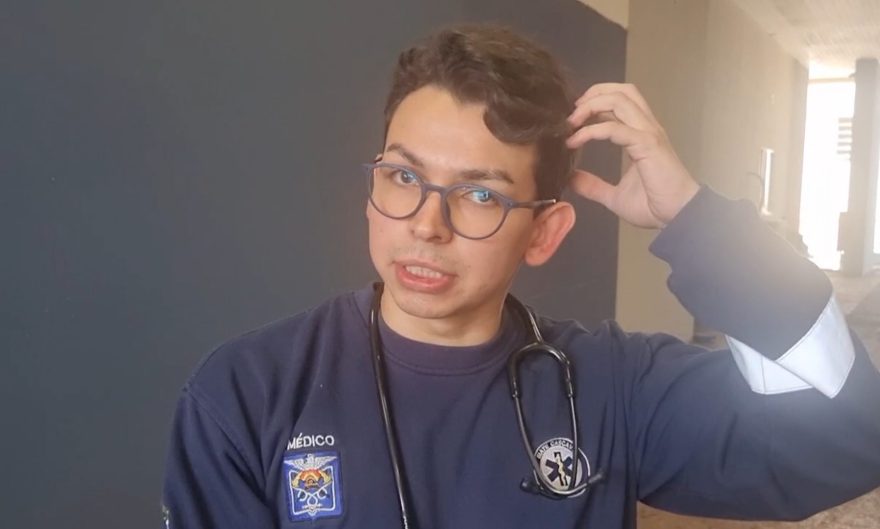 Conforme médico do Siate, menino teve lesão importante na cabeça, a qual o deixou bem agitado