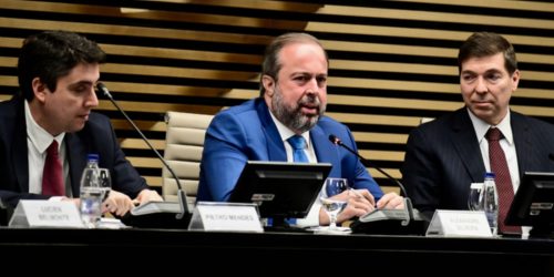 Ministro defende gás mais barato para reindustrialização do país Imagem referente a Ministro defende gás mais barato para reindustrialização do país